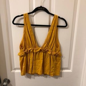 💫2/$10💫CROPPED Deep V Ruffle Top